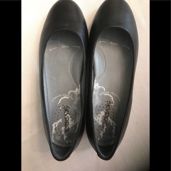 Skypro Polly Vacher Navy Blue Leather Low Heel Pumps Size 7 1/2 - Picture 7 of 9